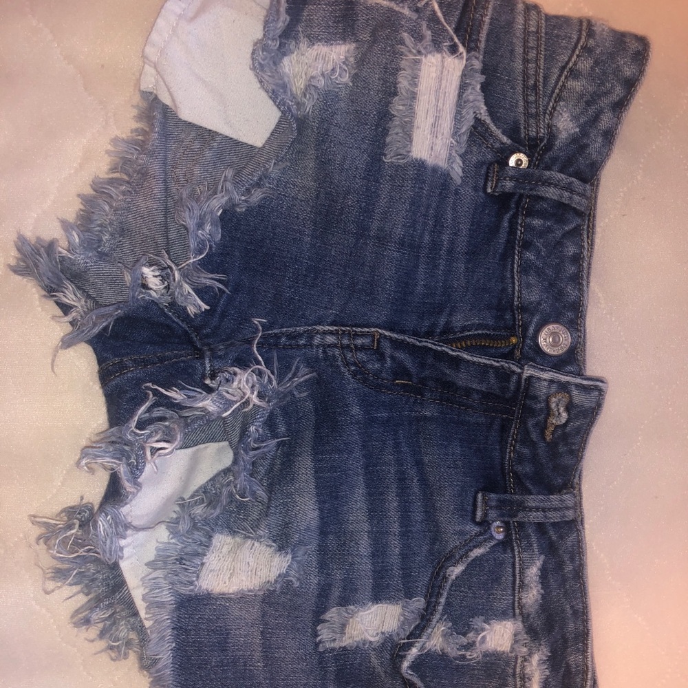 Cute jeans! Shorty shorts.